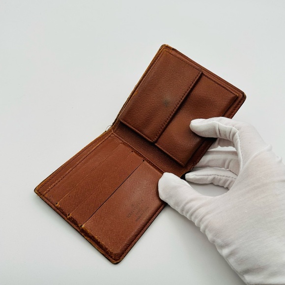 Louis Vuitton bi fold Wallet - Picture 4 of 9